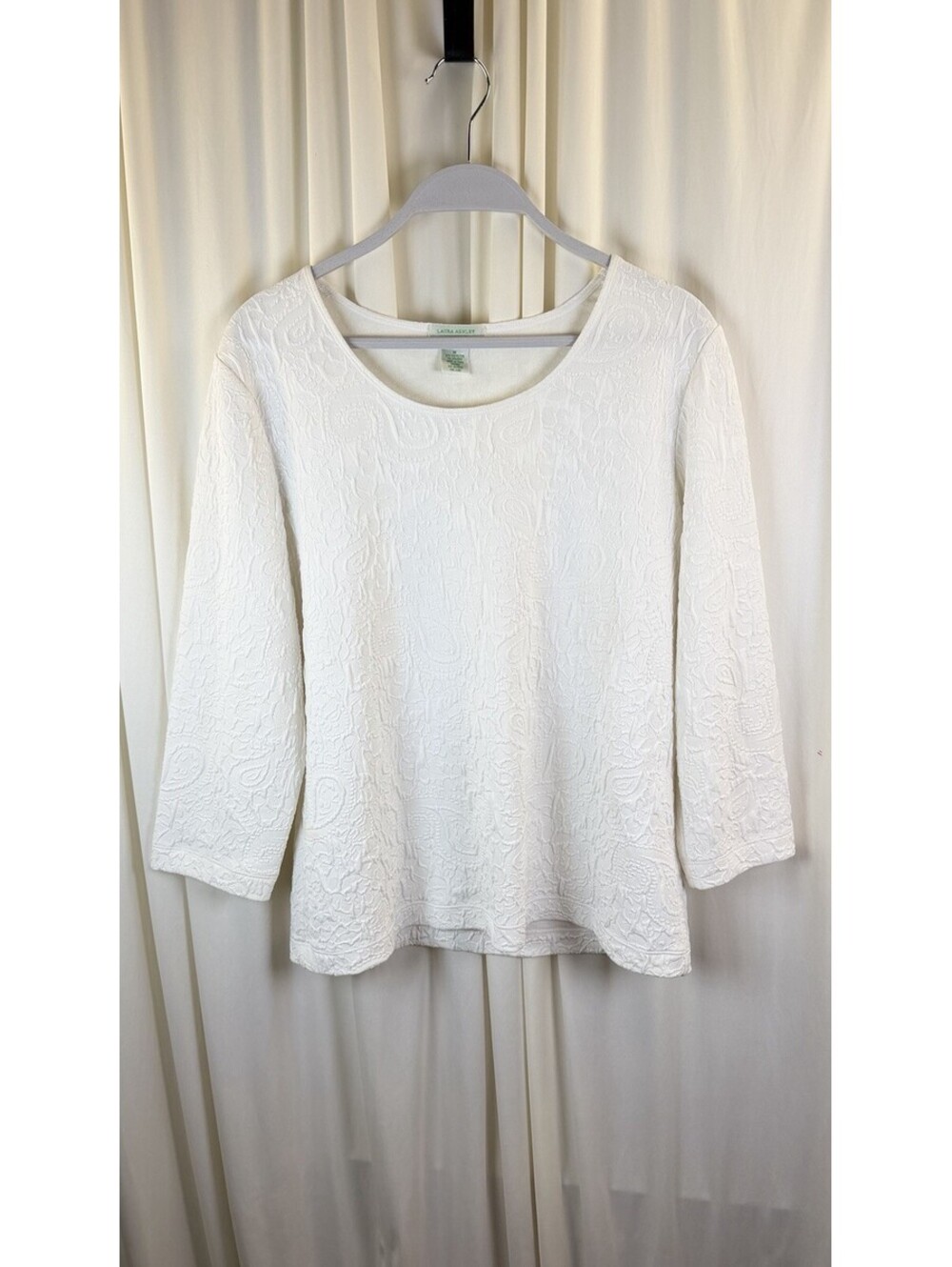 Laura Ashley White Textured Women’s Top, Size M Stretchy Capsule 3/4 Sleeve